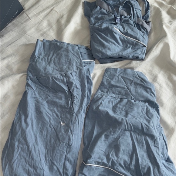 Petite Plume The Basics Maternity Set in Periwinkle XS - Picture 7 of 9